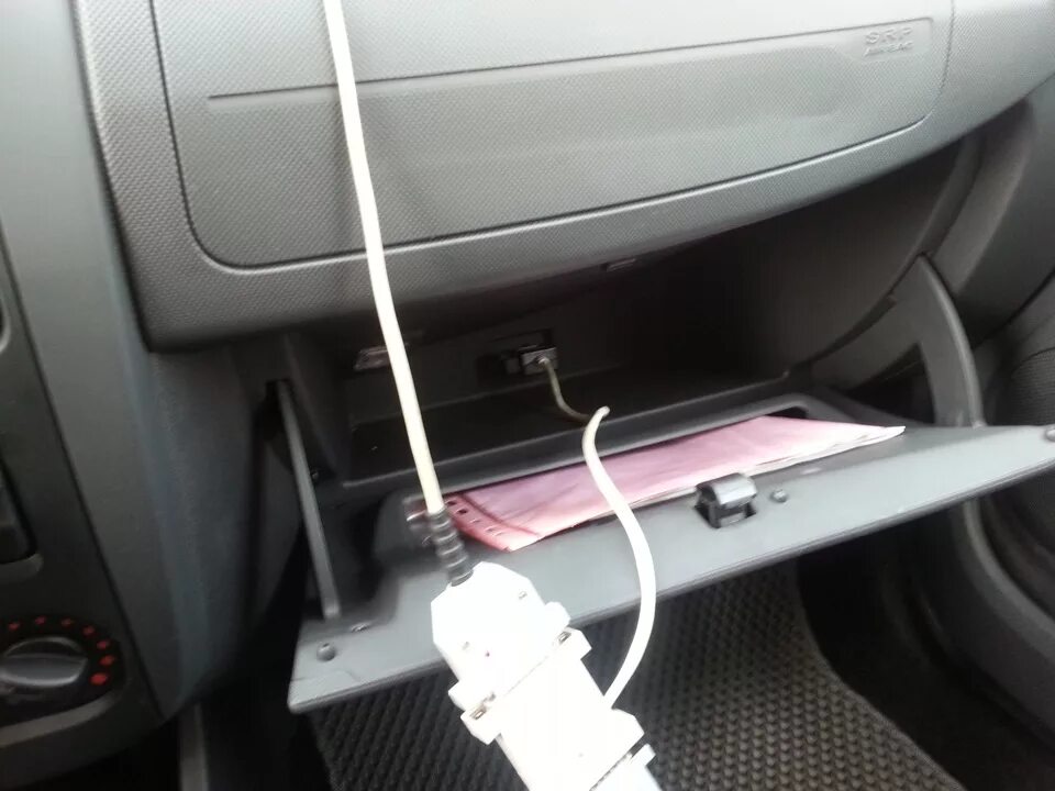 Lada largus разъём obd2. Разъём obd2 лада ларгус кросс. Лада ларгус диагностический разъём obd2. Разъем обд 2 лада ларгус. Obd2 лада ларгус.