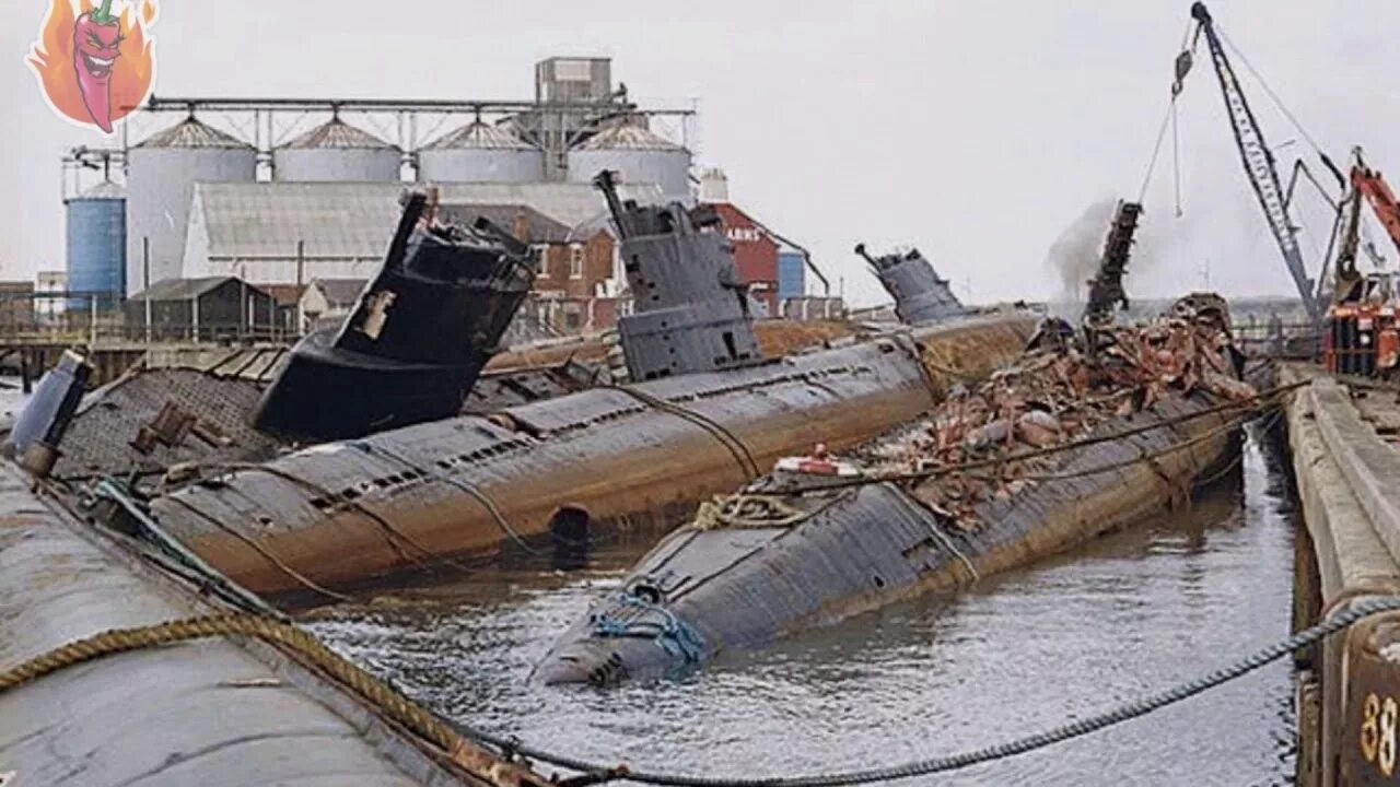 Кладбище атомных подводных лодок Мурманск. Кладбище подводных лодок СССР. Кладбище подводных лодок Владивосток. Списанные подводные лодки.