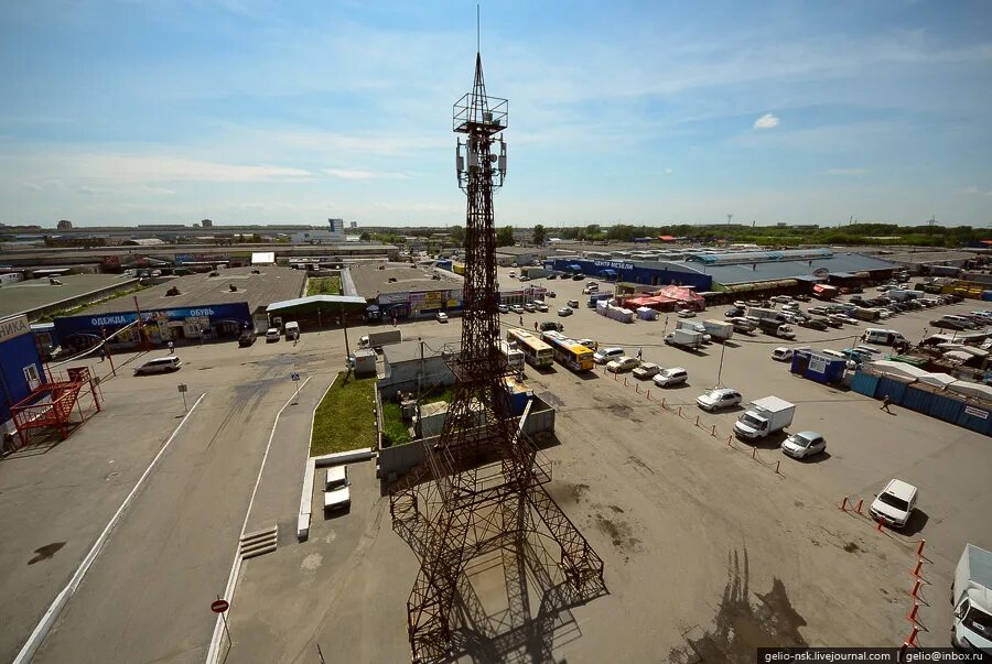 Башня левый берег. Левобережный рынок в Новосибирске. Левобережка рынок в Новосибирске. Эльфовская башня Новосибирск. Эйфелева башня в Новосибирске.