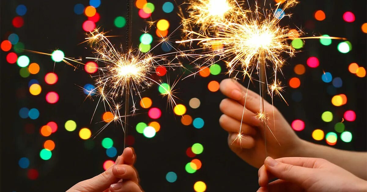 Новый год салют. Бенгальские искры. Бенгальские огни. День бенгальских искр и гирляндных огней. 3 января праздники день бенгальских искр.