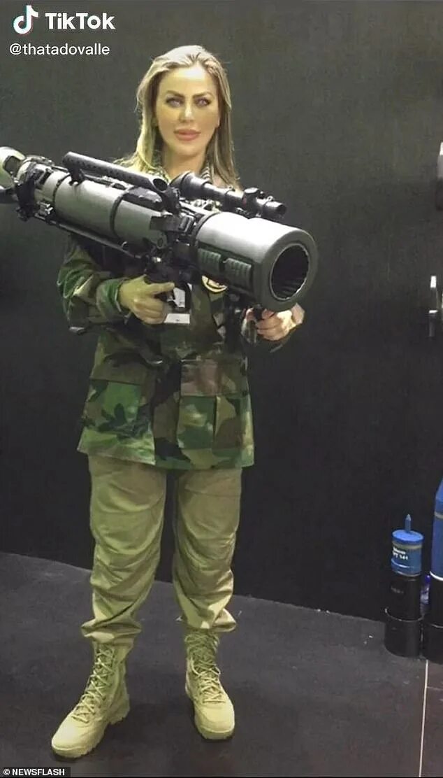 Талита ду валле фото. Модель из Бразилии снайпер на Украине. Талита снайпер. Украинские снайперши. Фотомодель снайпер.