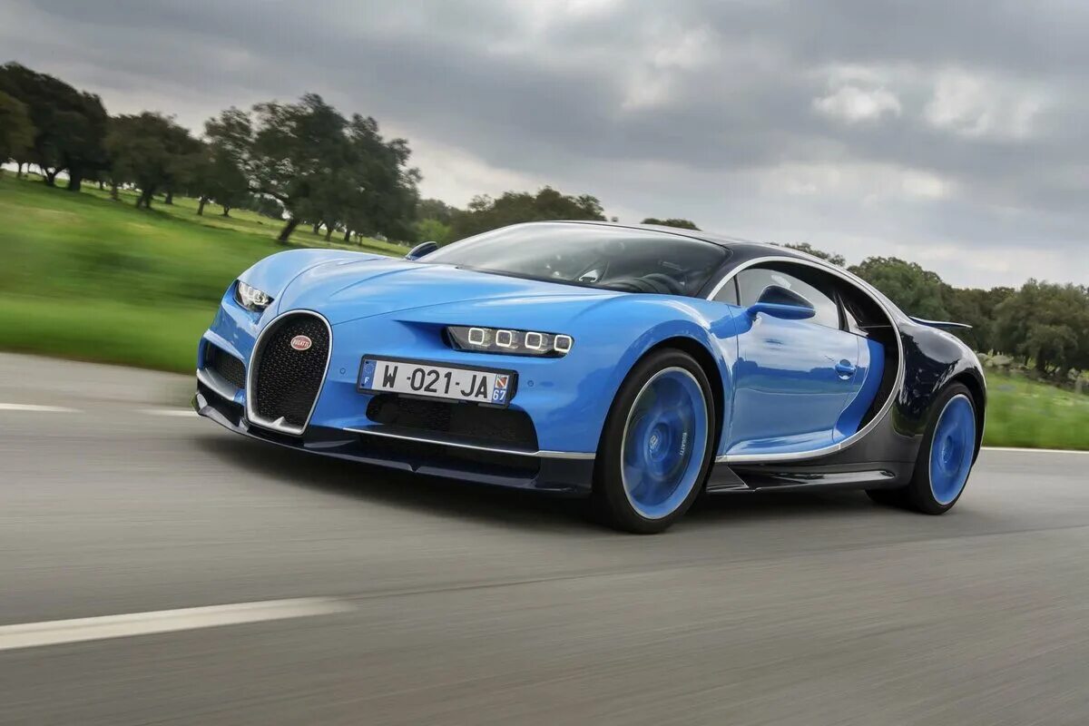 Машина bugatti chiron. Бугатти ЧИРОН. Бугатти Шерон 2020. Бугатти 2023. Бугатти ЧИРОН новый.