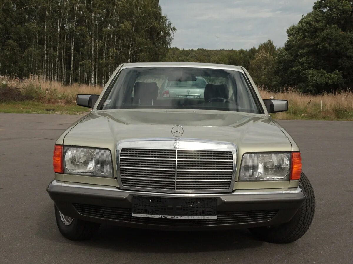 Купить старый мерседес. Mercedes-Benz s-класс 280 II (w126). Mercedes w126 1981. Mercedes Benz s-class w126 1981. Мерседес w126 sel.