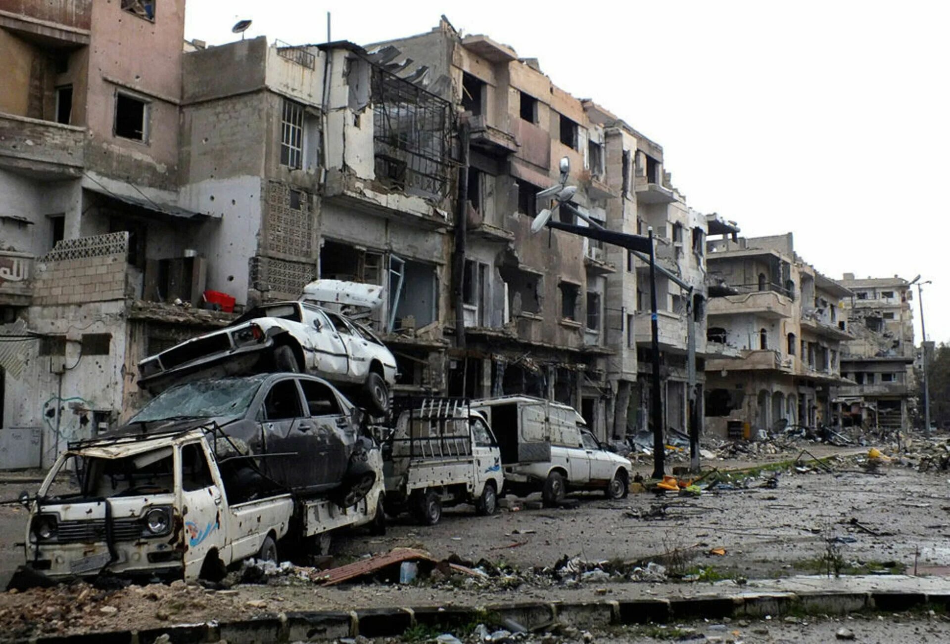 Город Хомс Сирия. Сирия разрушенные города. Город Хомс Сирия сейчас. Разрушенный Хомс Сирия.
