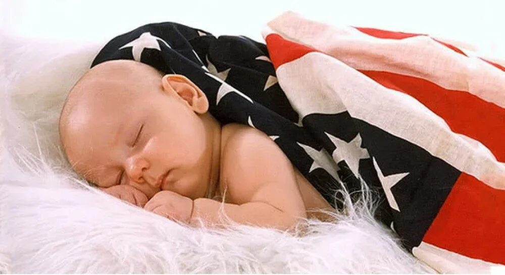 Ребенок родился в америке. Младенцы в Америке. Ребенок рожденный в США. Грудной младенец в Америке.