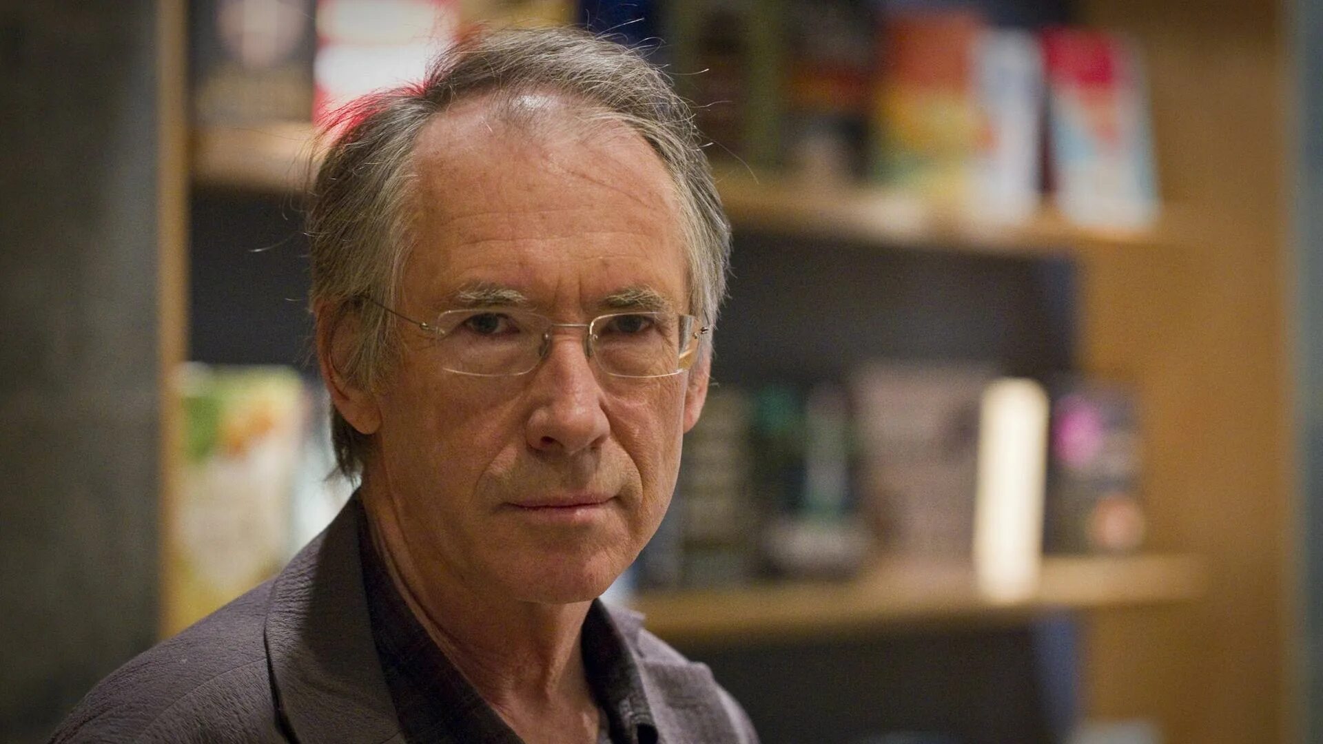 Макьюэн. Иэна макьюэна. Иэн макьюэн в детстве. Солнечная иэн макьюэн. Ian mcewan.