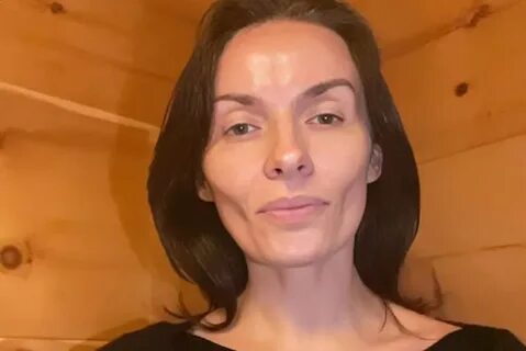 Bekor qilinayotgan uy bekasining onlayn pornosini tomosha qiling.