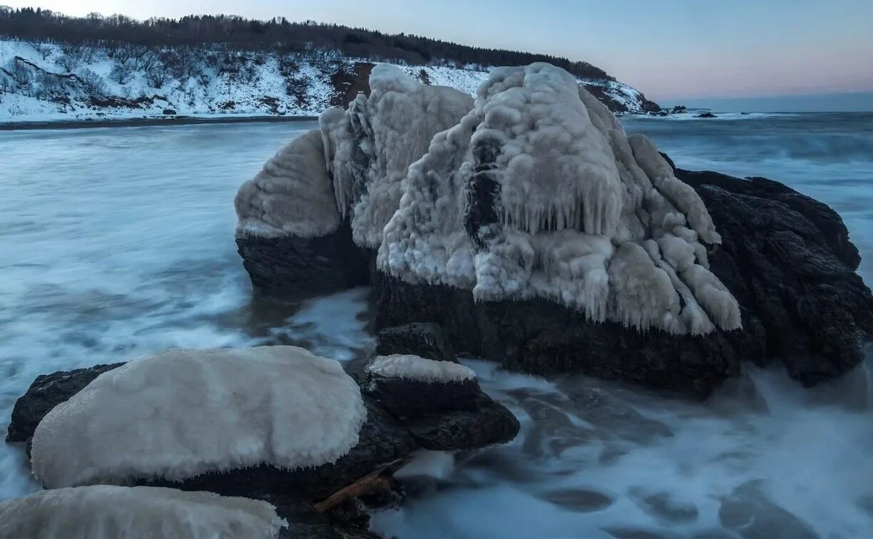 Ice only. Камень опасности Сахалин. Мыс Свободный. Залив Мордвинова лед. Залив Мордвинова Сахалин.