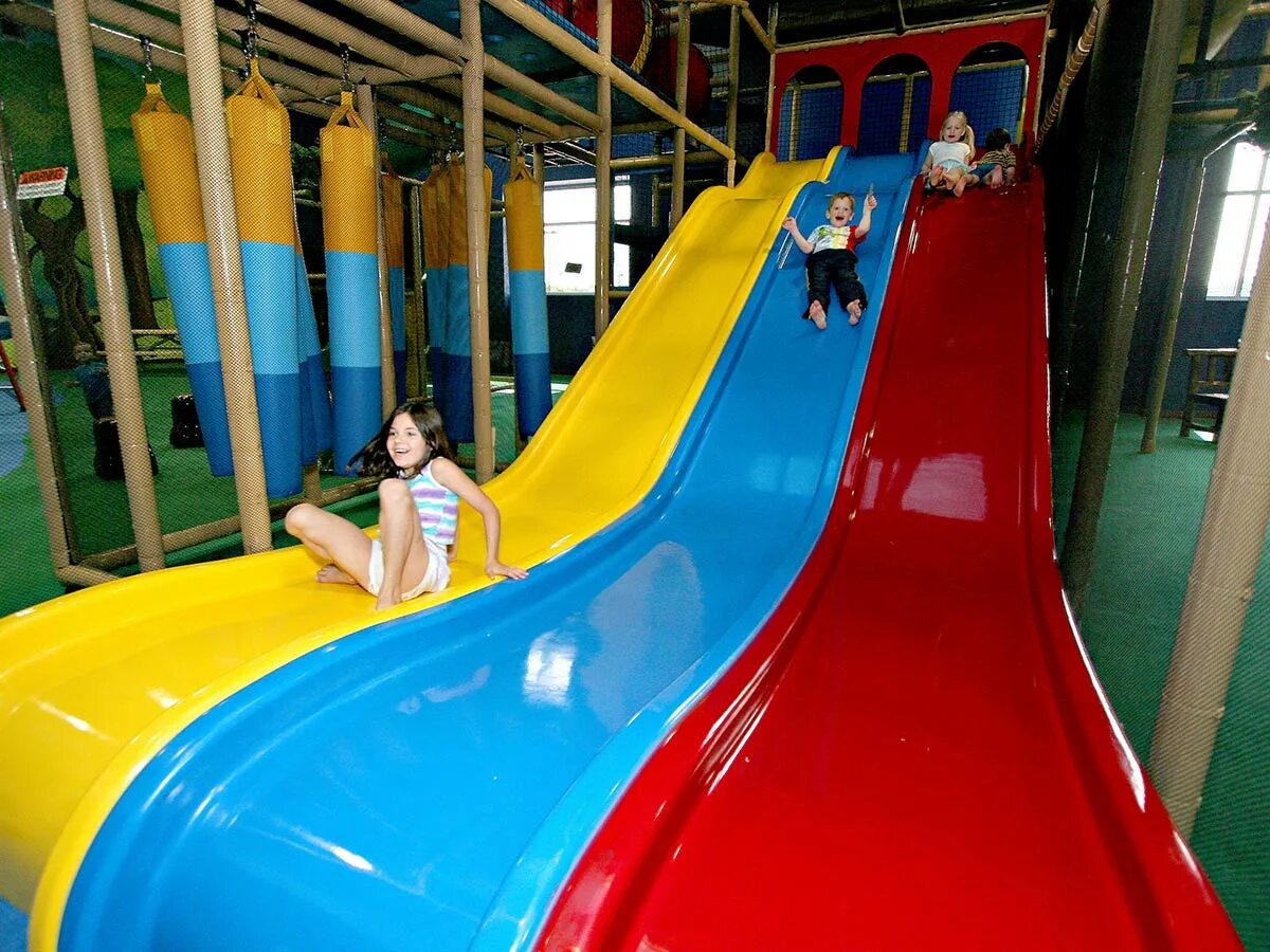 Indoor playground for kids где находится. Indoor sliding for kids. Top havuzu video. Rocker soft play. Игровом центре в лондоне.