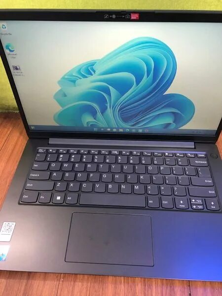 Lenovo v15 g4 amn 82yu00w6in