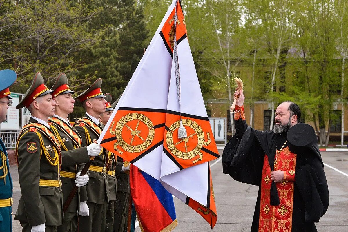 Ритуалы вс РФ боевое Знамя. Вручение боевого Знамени. Вручение Знамени воинской части. Вручение боевого Знамени части. Боевое знамя нового образца