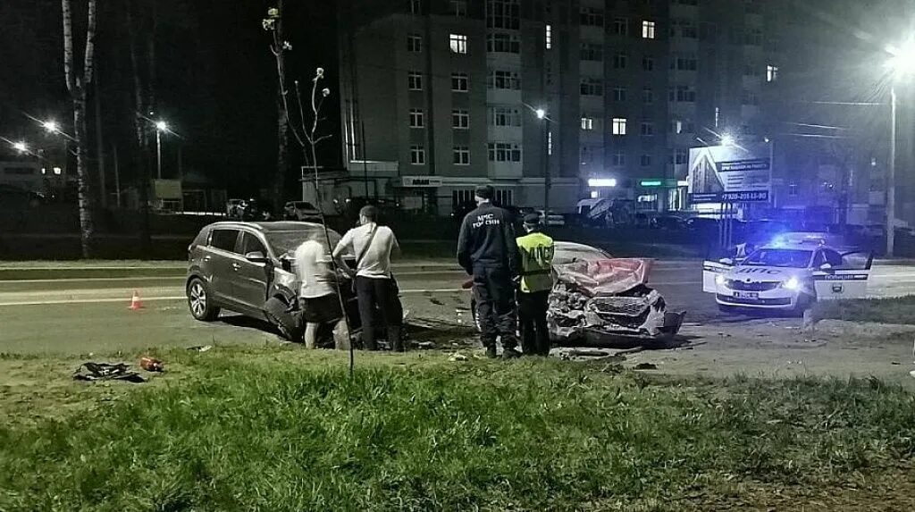 Авария в костроме с ребенком. Авария на Кинешемском шоссе в Костроме. Авария в Костроме вчера на Кинешемском шоссе. Авария Кострома Кинешемское шоссе 2021.