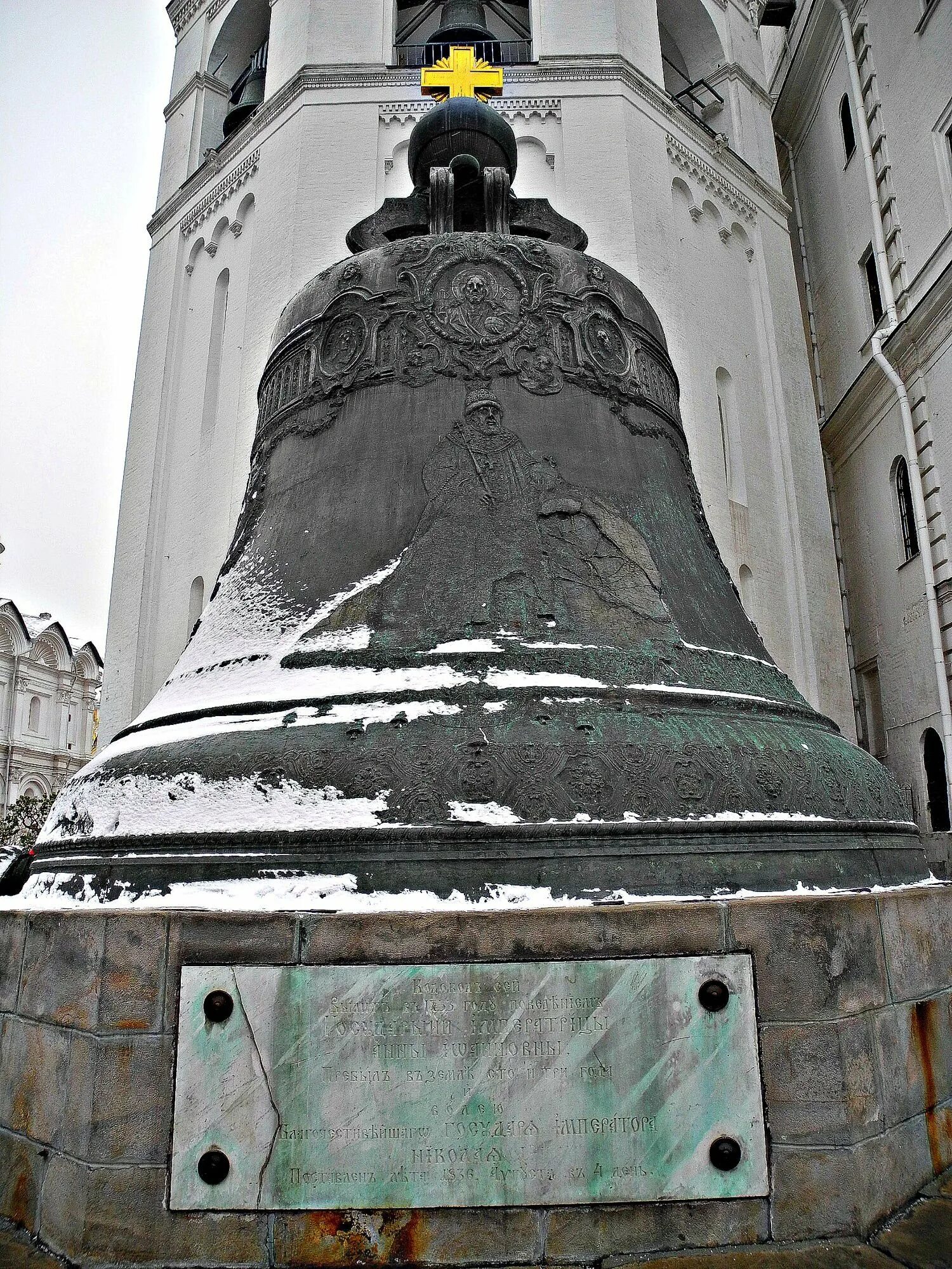 Царь колокол в Москве. Памятник царь колокол в Москве. Царь колокол Монферран. Достопримечательности Кремля царь колокол.