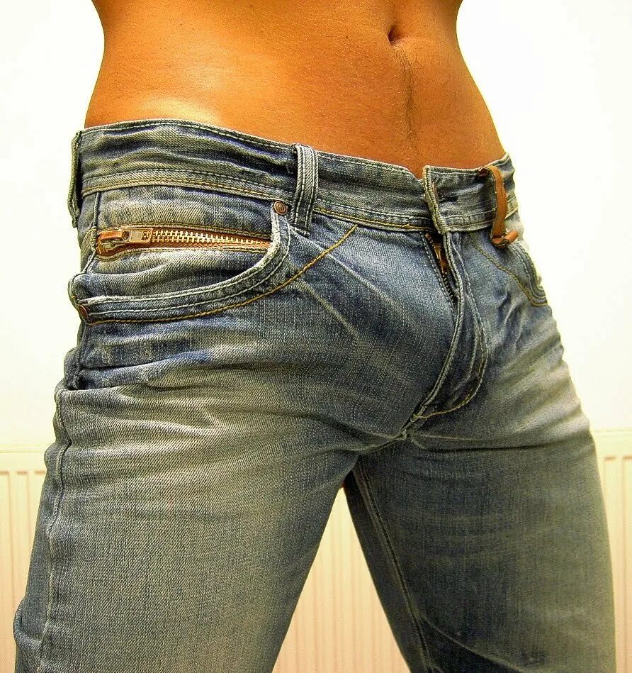 Ширинка на джинсах. Джинсы с большой ширинкой. Denim bulges в джинсах. Гульфик джинс.