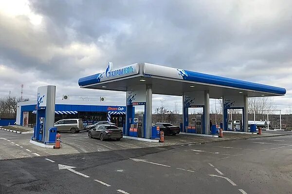 Современный дизайн азс. Московская область, домодедово, м-4 дон, 56-й километр, вл2а. Заправки с adblue на м4 газпромнефть. Rose drive азс. Стела азс газпромнефть.