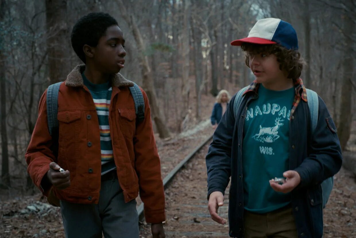 Лукас очень странные. Лукас осд. stranger things лукас. очень странные дела дастин и лукас. дастин очень странные дела 1 сезон.