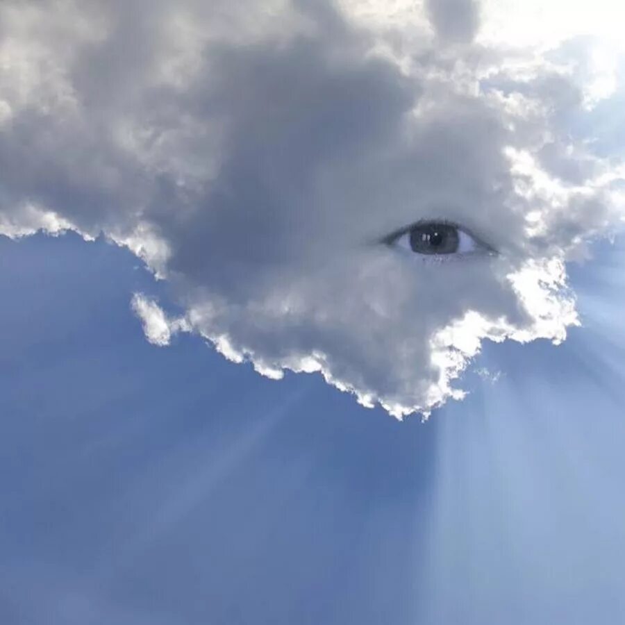 В небе видит знак. Глаза в небе. Облако с глазами. Глаза Бога в небе. Бог глаза облака.