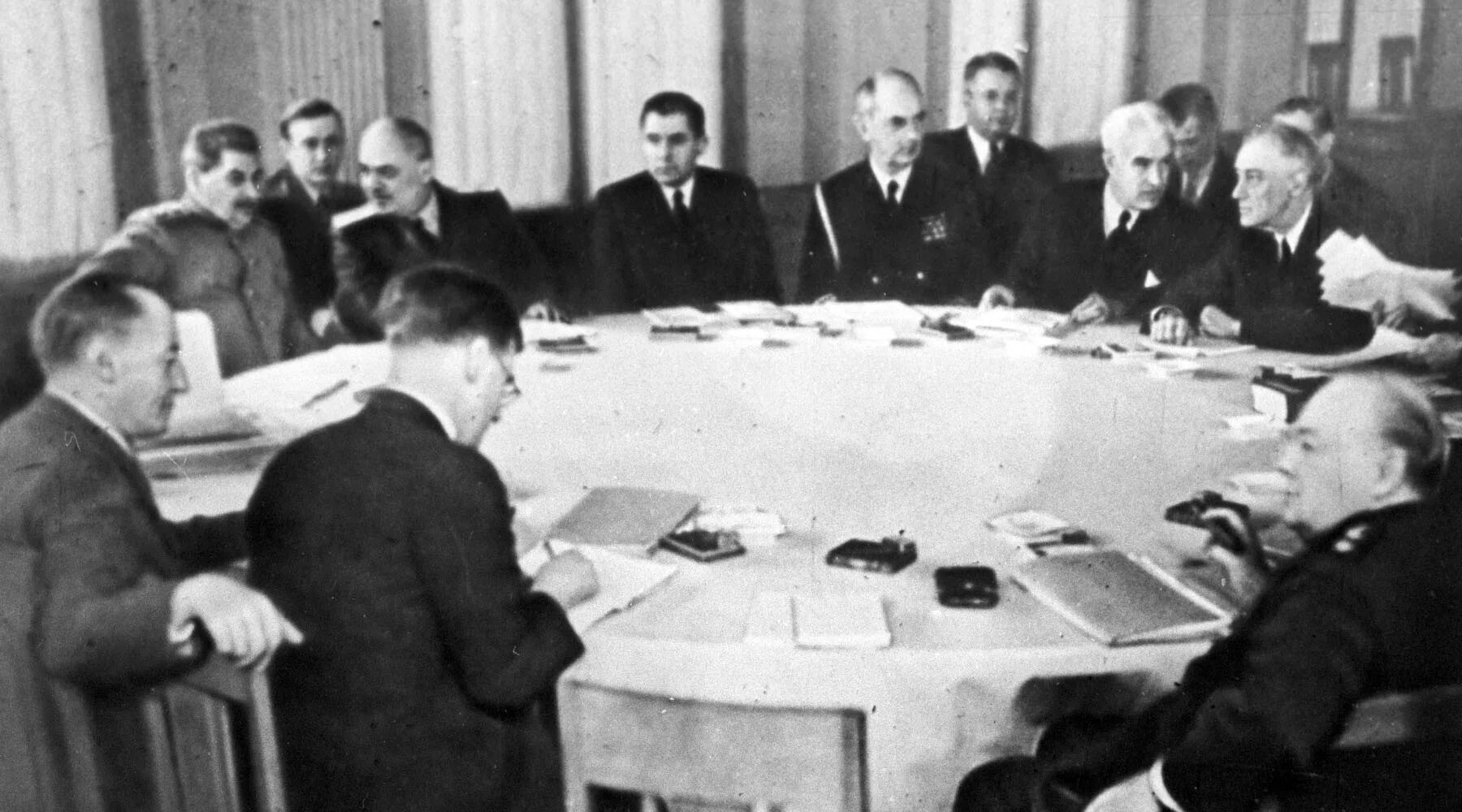 Международные конференции 1945. Ялтинская конференция 1945 года. Ялтинская конференция 1945 ООН. Конференция в Тегеране 1943. Ялтинская конференция 1943 года.