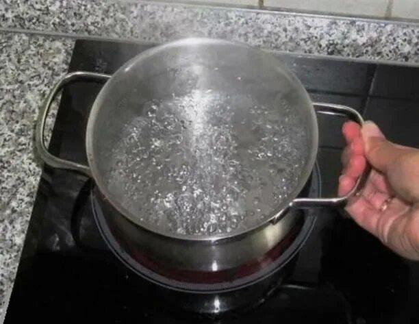 Как понять что закипела вода в кастрюле