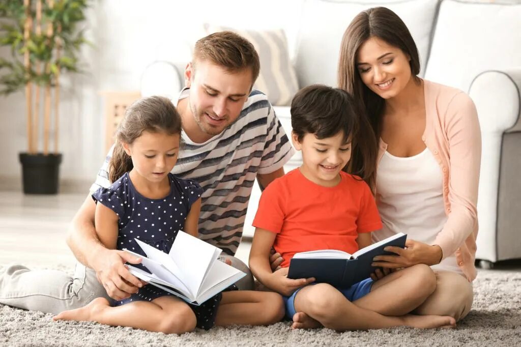 Читающая семья. Чтение в семье. Читаем всей семьей. Семейное чтение в библиотеке.