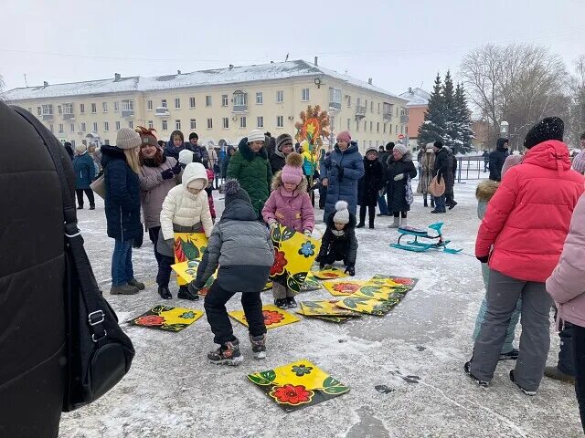 Масленица в салавате 2024. Масленица в Старом городе. Зима в городе. Масленица в Башкирии картинки.