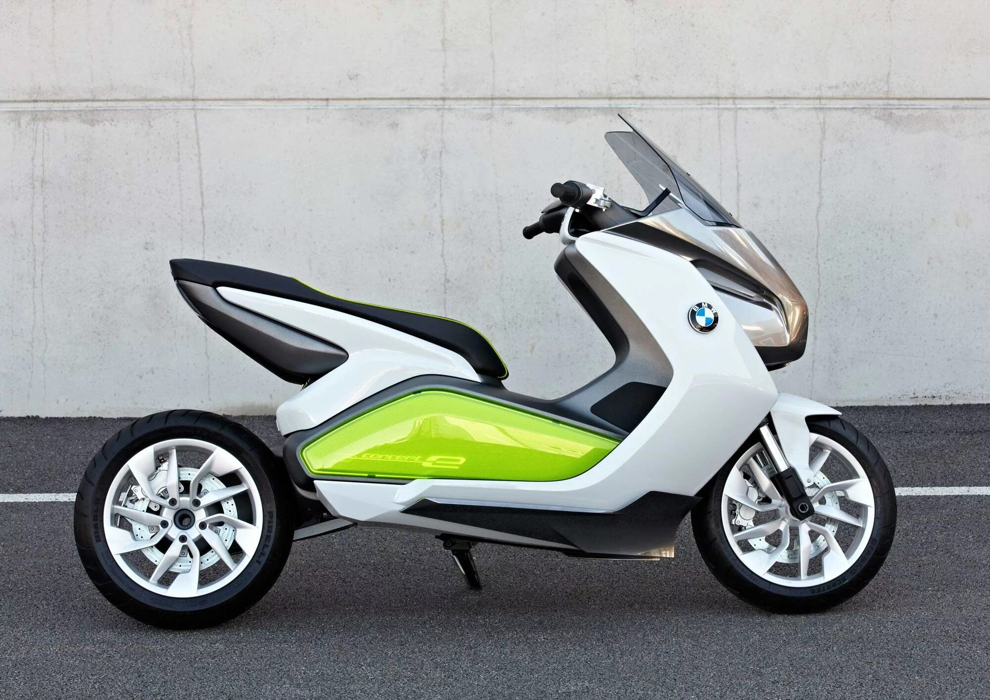 Скутер BMW 50cc. BMW Motorrad скутер. Скутер BMW 50cc утка. BMW Electric Scooter.