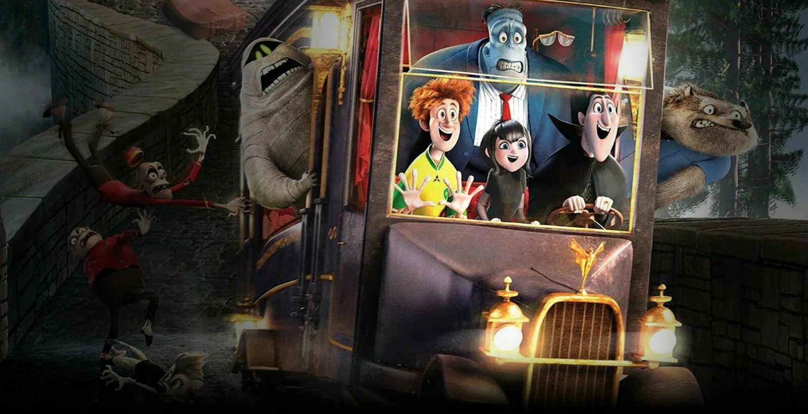 Адам сэндлер отель трансильвания. Монстры на каникулах в машине. Мультик монстры на каникулах 2. Монстры на каникулах машина дракулы. Монстры на каникулах мэвис и джонни.