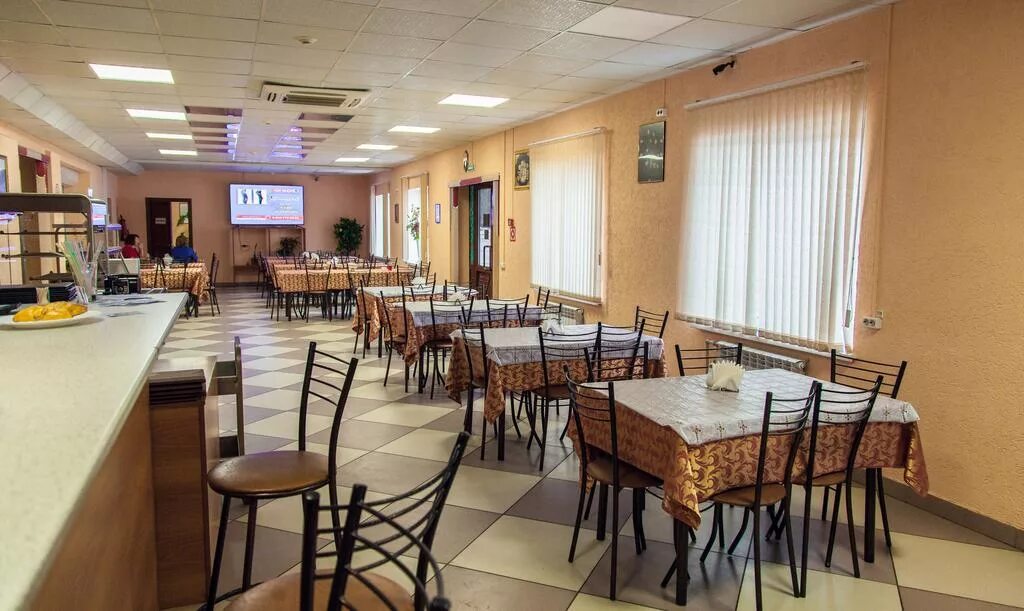 Гостиница олимп дивеево. Кафе в дивеево. Дивеевская слобода веранда. Кафе ресторан дивеево. Дивеевская слобода гостиничный комплекс.