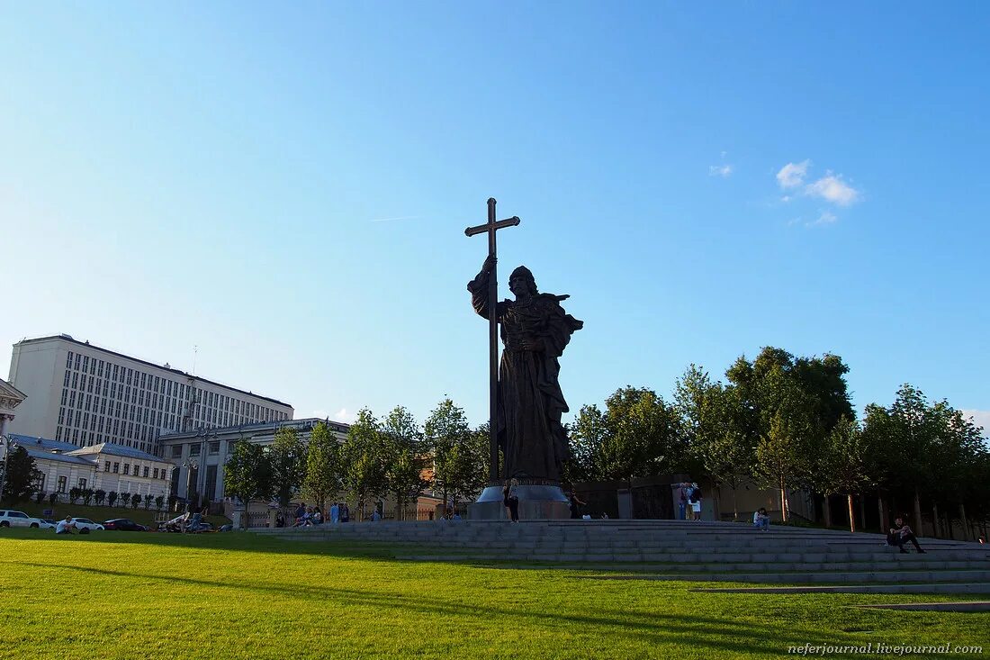 суриков василий иванович памятник. минин и пожарский памятник на красной площади. памятник шаляпину в москве новинский бульвар.