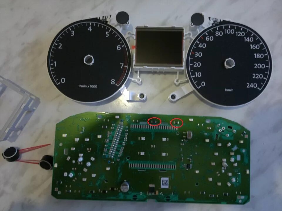 Распиновка панели приборов тойота альтеза. 8. Фольксваген не работает тахометр. Ремонт тахометра киа спектра. Венто 1,8 датчик температуры охлаждающей жидкости.