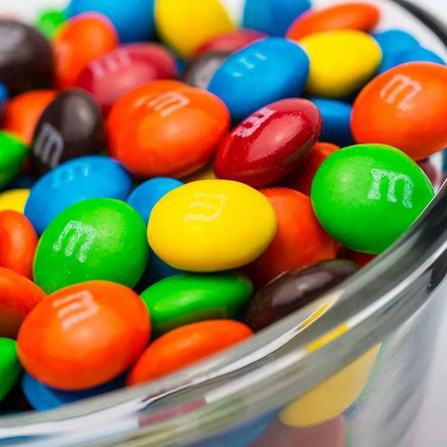 Ммдемс фото. М энд ЭМС. M M конфеты. M&M'S конфеты. Ммдемс конфеты.