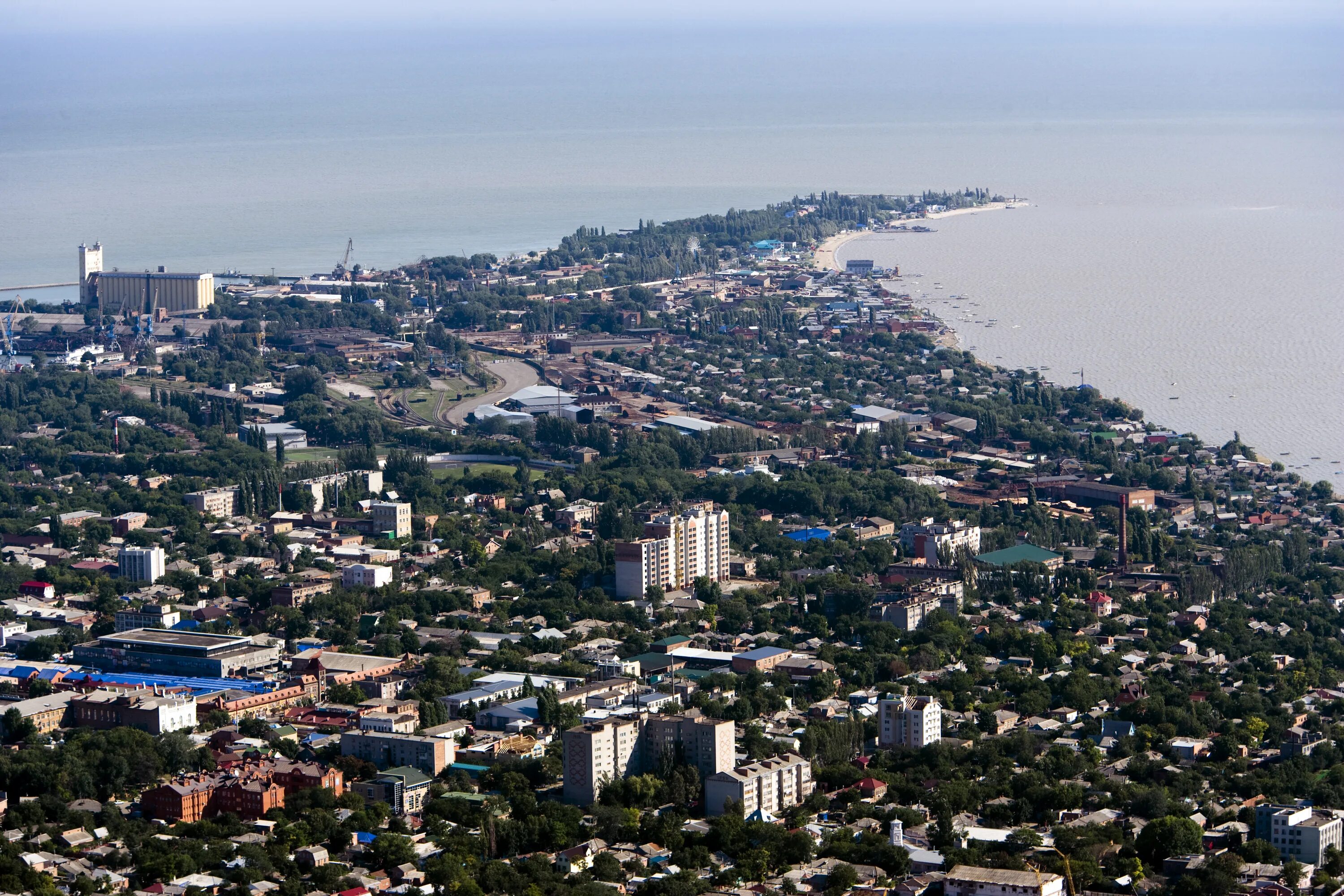 В краснодарском крае в городах проживает