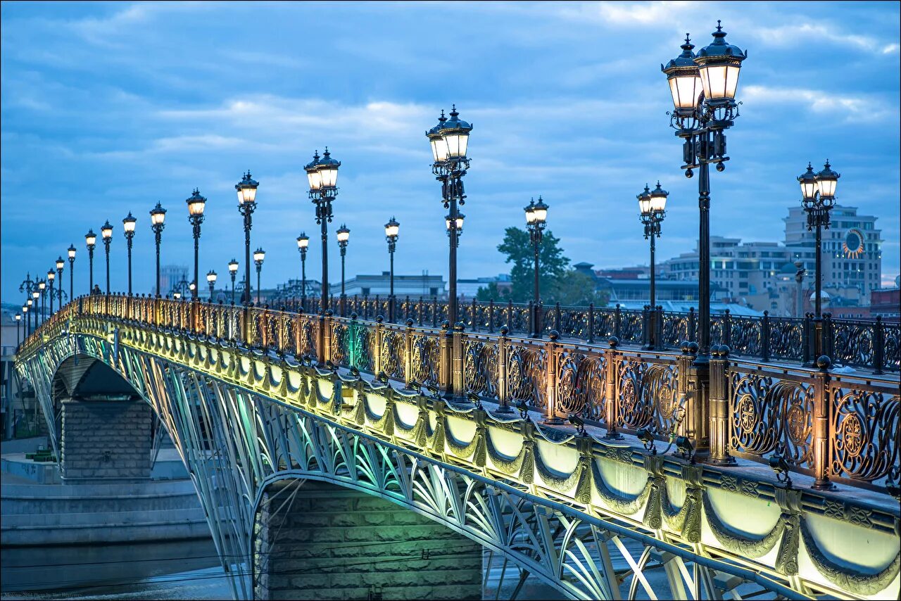 Патриарший мост в Москве. Патриарший мост в Москве фото. Патриарший мост арки. Вечерка Патриарший мост.
