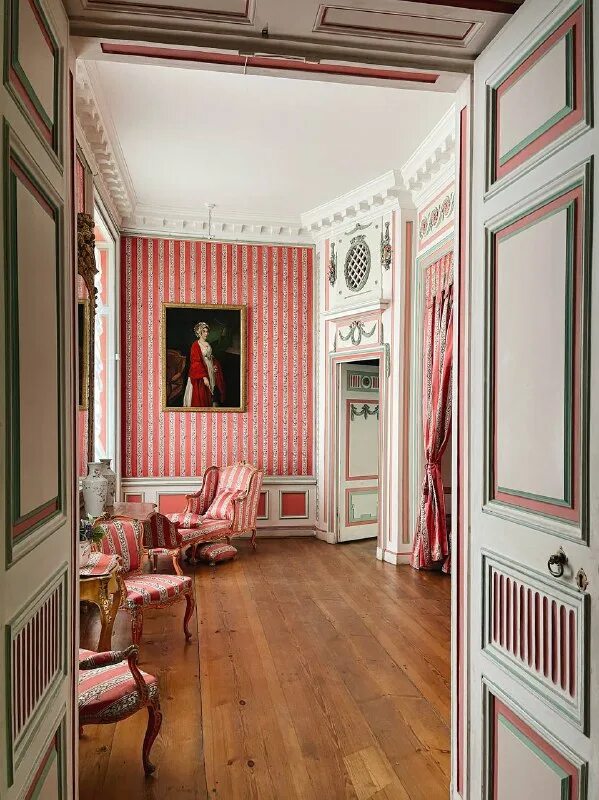 Боголюбова). Парадный подъезд. Подъезд старинного дома. Павловский дворец в павловске внутри. Опочивальня марии федоровны в гатчине.