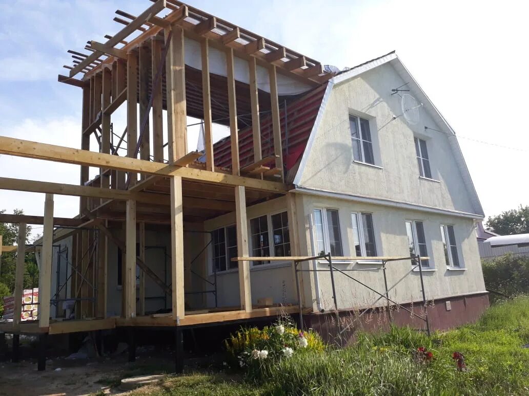 Второй дом пристрой. Двухэтажная пристройка. Второй дом пристрой. Второй дом пристрой. Надстройка мансарды.