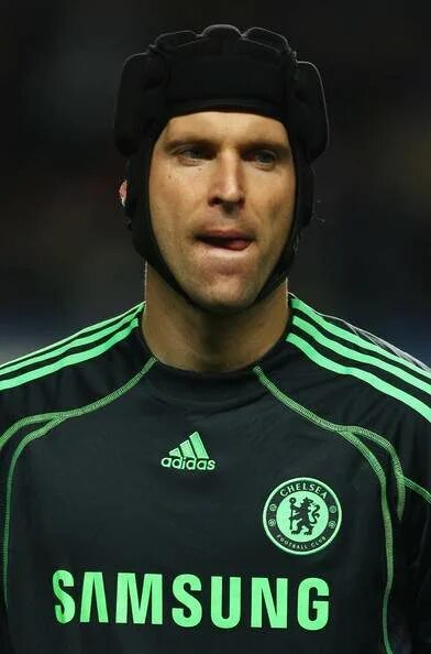Прозвище футболиста чеха. Petr cech chelsea. Петер чех вратарь арсенал. Чех вратарь. Петер чех вратарь.
