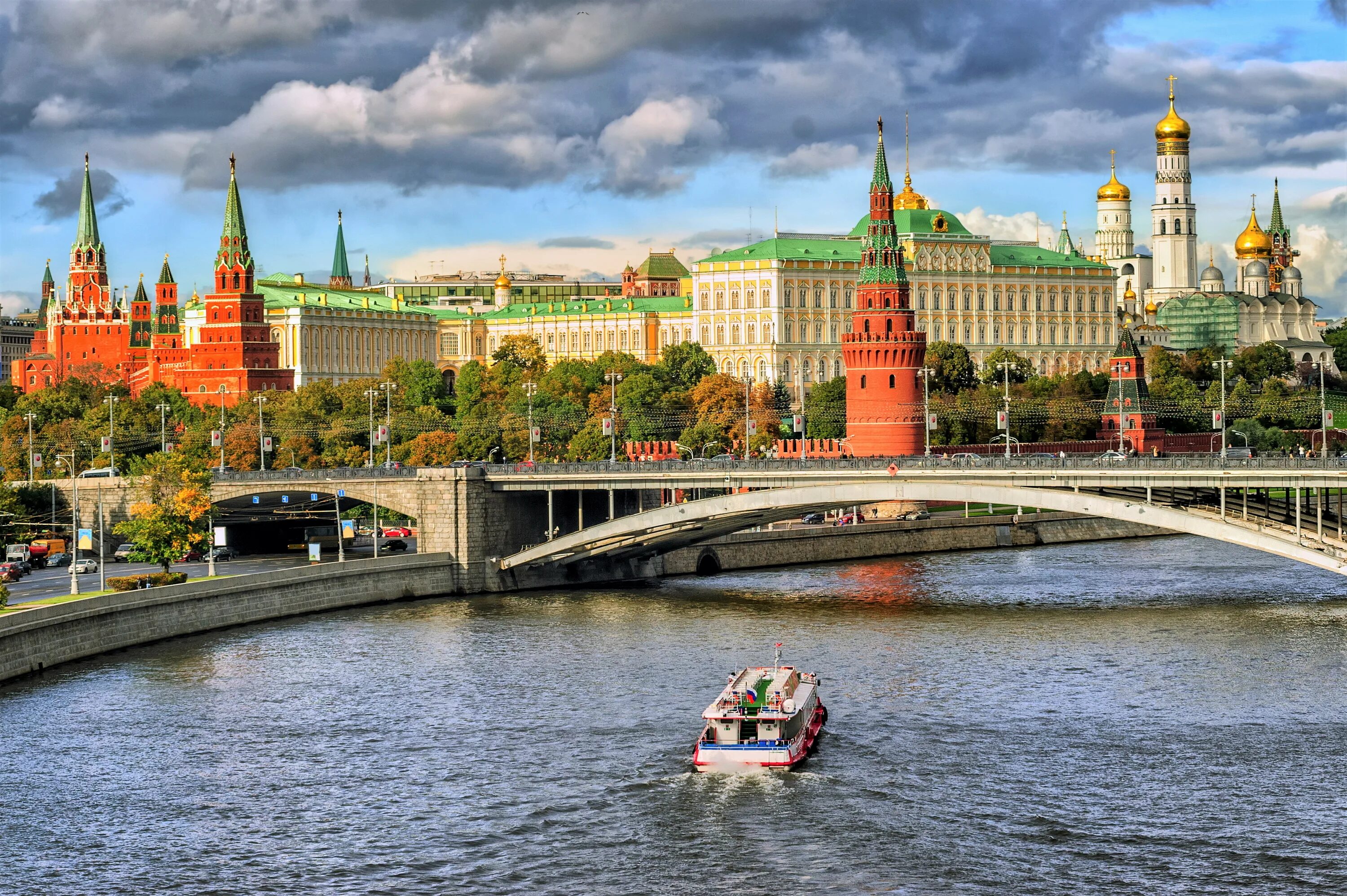 Резиденция президента России в Московском Кремле. Москва Кремль Москва река. Московский Кремль Moscow Kremlin. Москва - столица России. Добрые города россии