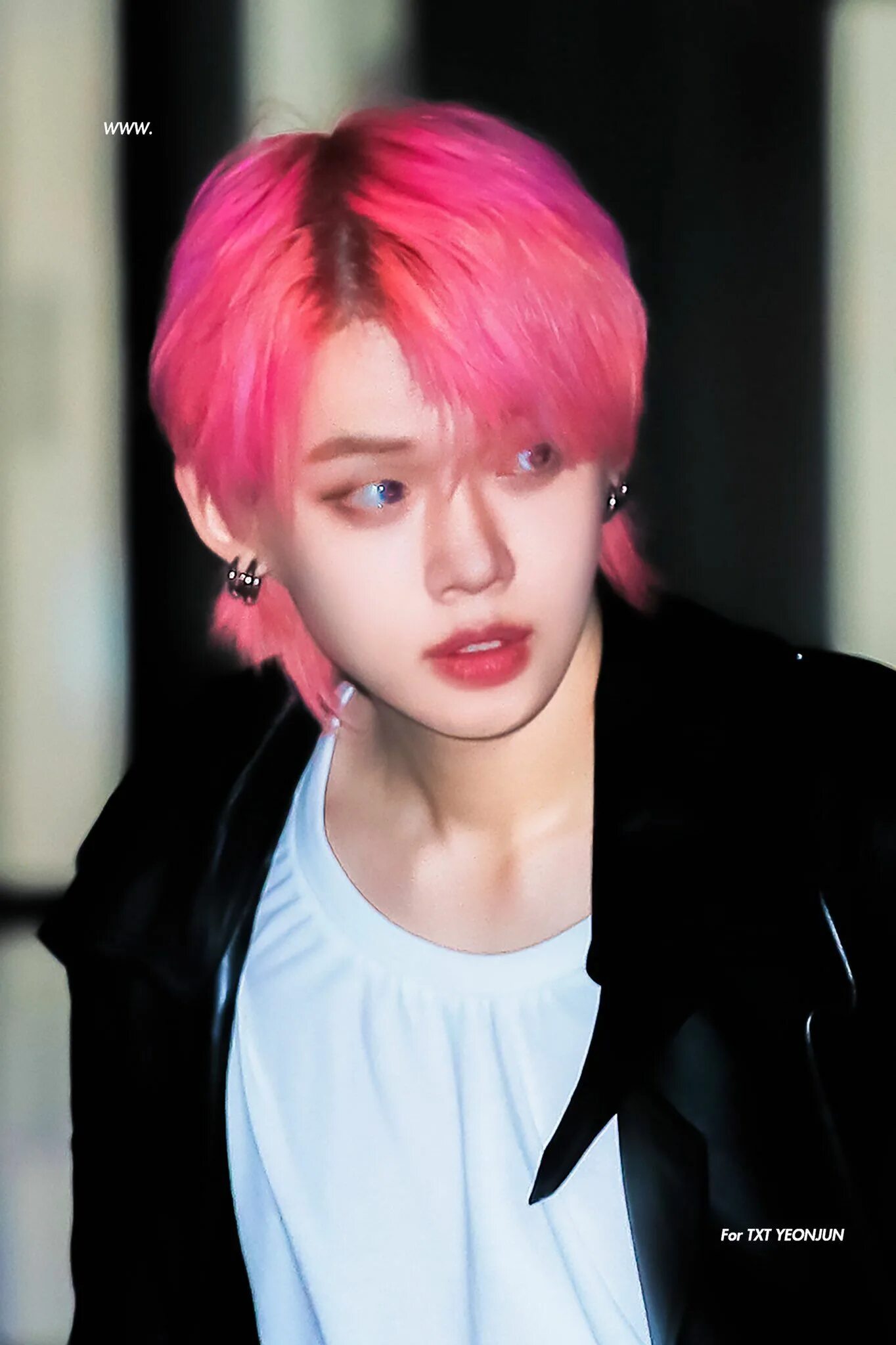 Маллет Енджун. Yeonjun Pink hair. Ёнджун txt с розовыми волосами. Чхве ёнджун с розовыми волосами.