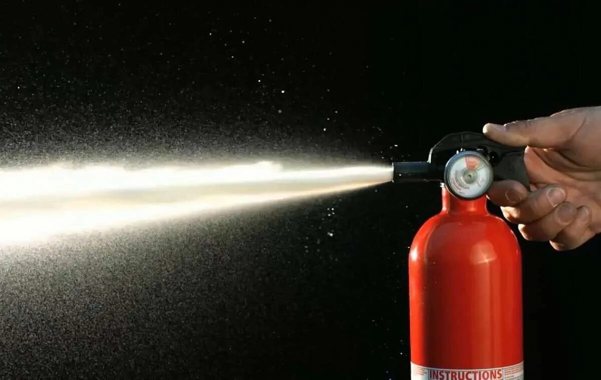 Foam spray fire extinguisher. Огнетушитель газовый углекислотный. Огнетушитель фон. Огнетушитель самурай овэ-6. Срабатывающие огнетушители.