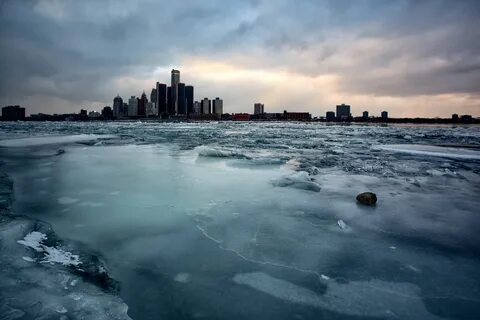 Images tagged "detroit-river" .