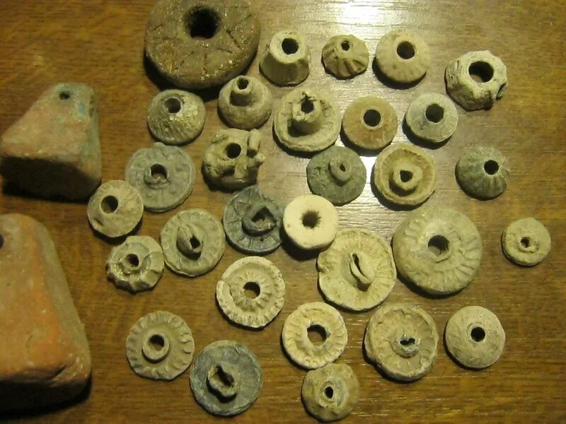 шиферное пряслице. шиферные пряслица на руси. пряслице медное. пряслице медное. пряслица неолита.