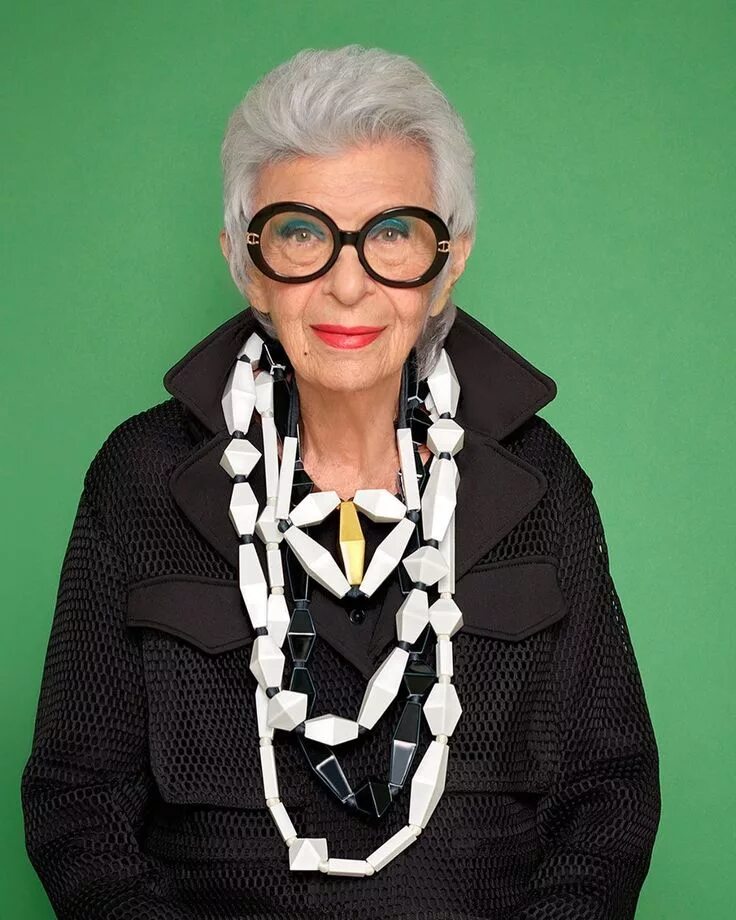 Iris apfel. Айрис Апфель. Айрис Апфель стиль. Айрис Апфель американский дизайнер. Дизайнер Айрис Апфель в молодости.