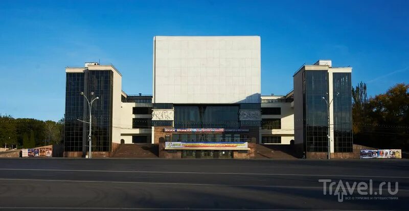 Театральная площадь ростов на дону театр. Театральная площадь ростов на дону. театральная 3 ростов на дону. ростовский академический театр драмы имени м горького ростов-на-дону. театральная площадь достопримечательности ростов на дону.