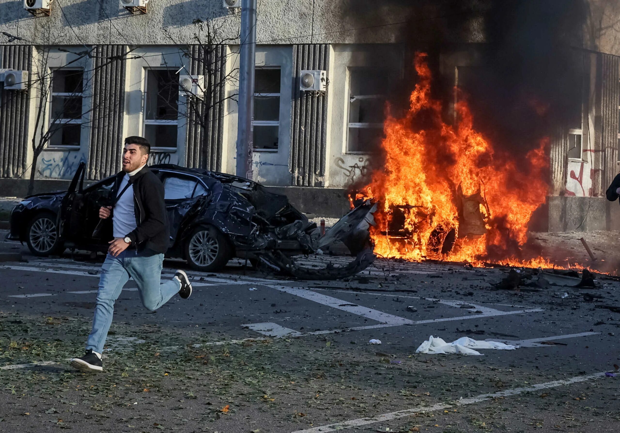 Взрыв фон. Кадры взрывов в Киеве.