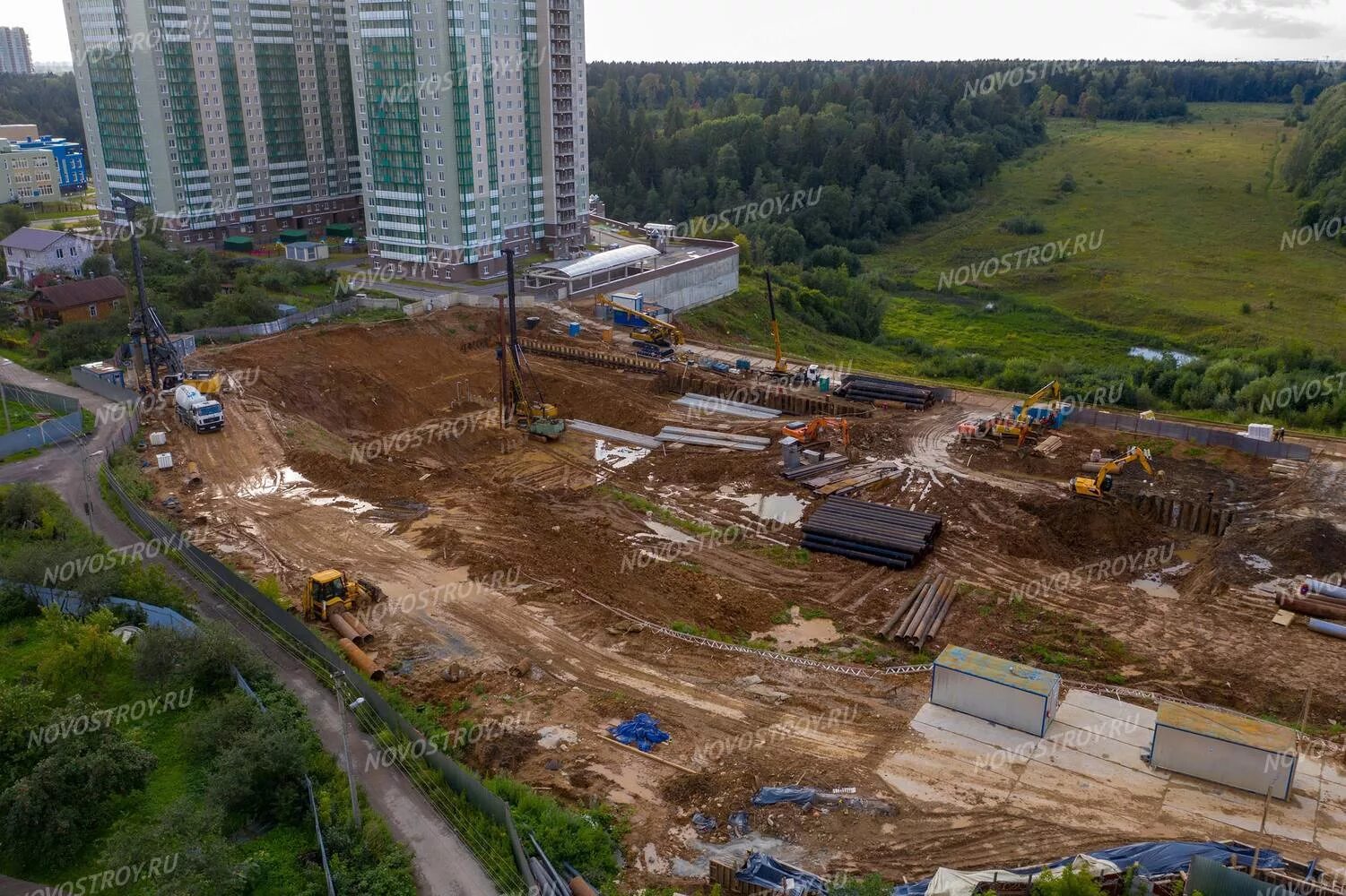 Жк холмы красногорск. Красногорск жилой комплекс Изумрудные холмы. Изумрудные холмы Красногорск ход строительства 20 корпус. Красногорск Изумрудные холмы 19. Изумрудные холмы 20 корпус.