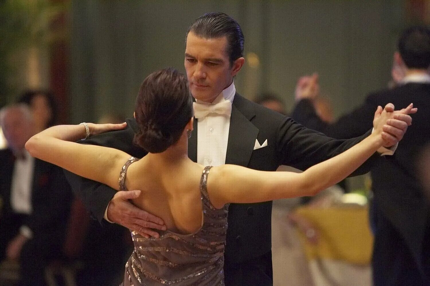 шоу театра аргентинского танго "el tango de plata". аргентинское танго тени. страстные танцы. романтический танец в паре. аргентинский танцор танго карлос гарида.