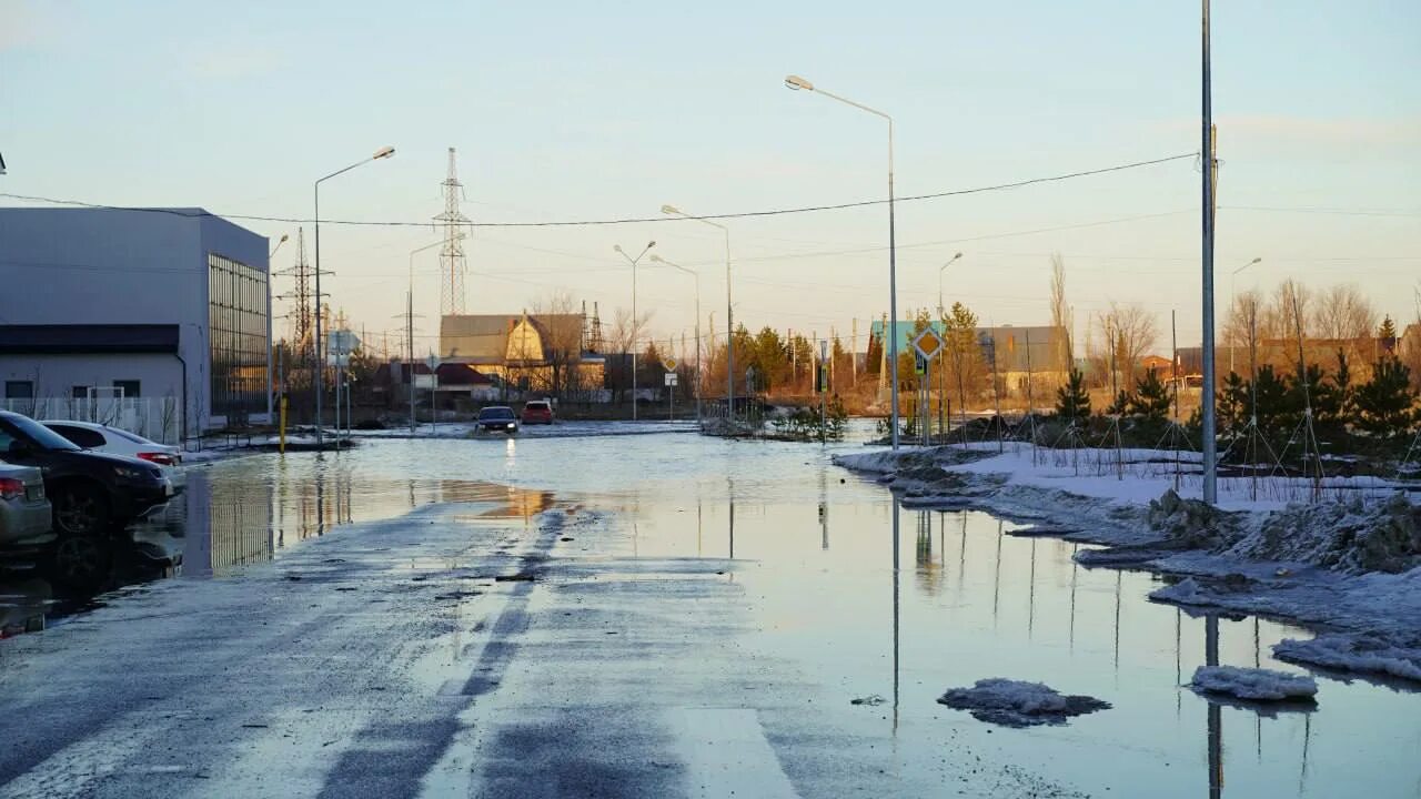 Какие районы затопило в оренбурге. Микрорайон Никольский Бузулук. Бузулук затопило 2023. Паводок в Бузулуке 2023. Талые воды.