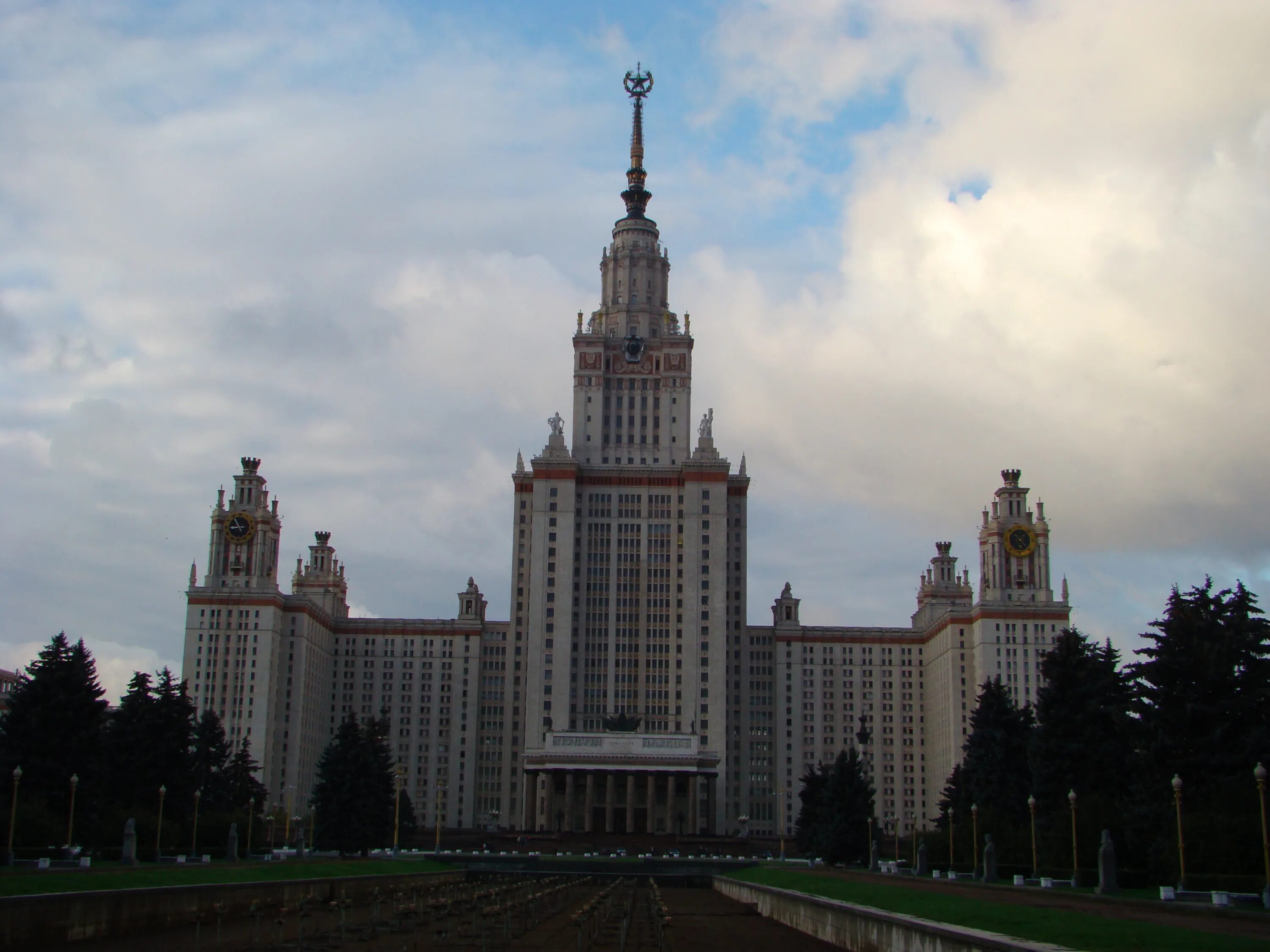 Фундаментальный факультет. МГУ Ломоносова. Здание МГУ. ФФМ МГУ здание. Доминион университет МГУ.