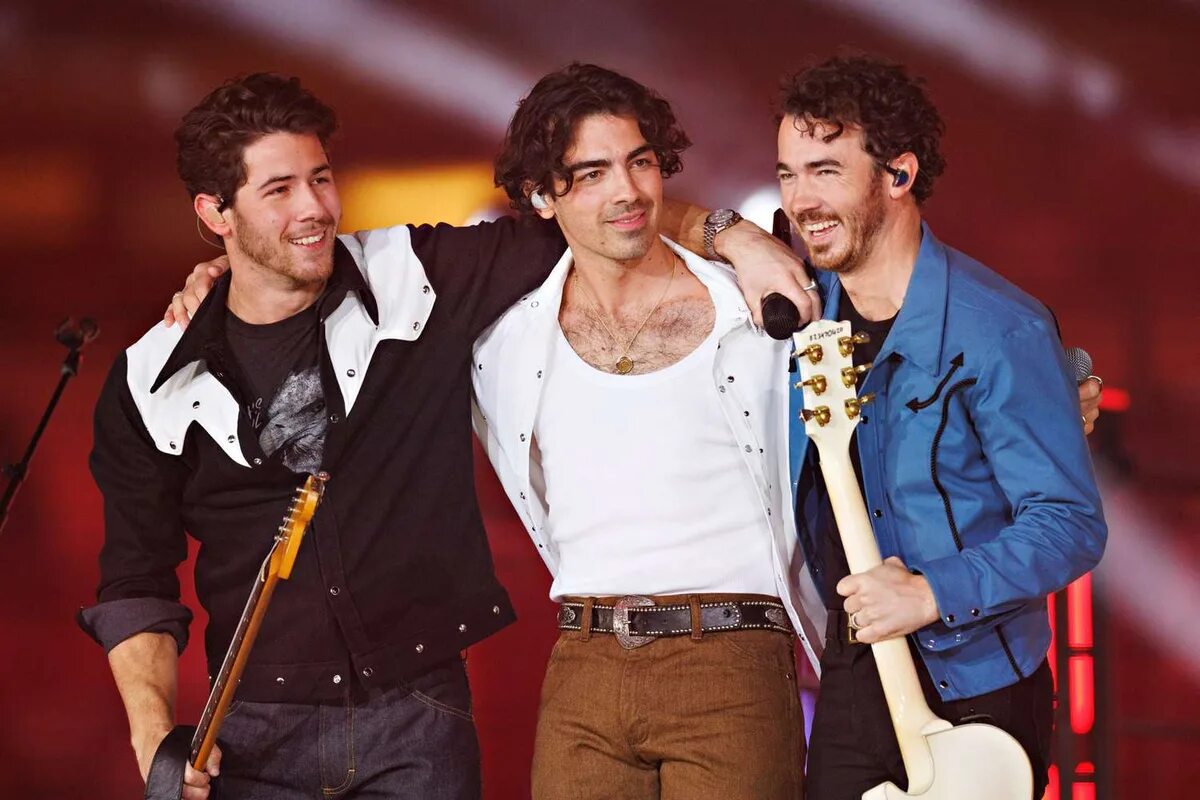 Джонас бразерс. Джонас брозерс. Jonas brothers 2008. Джонас 2021. Jonas brothers.