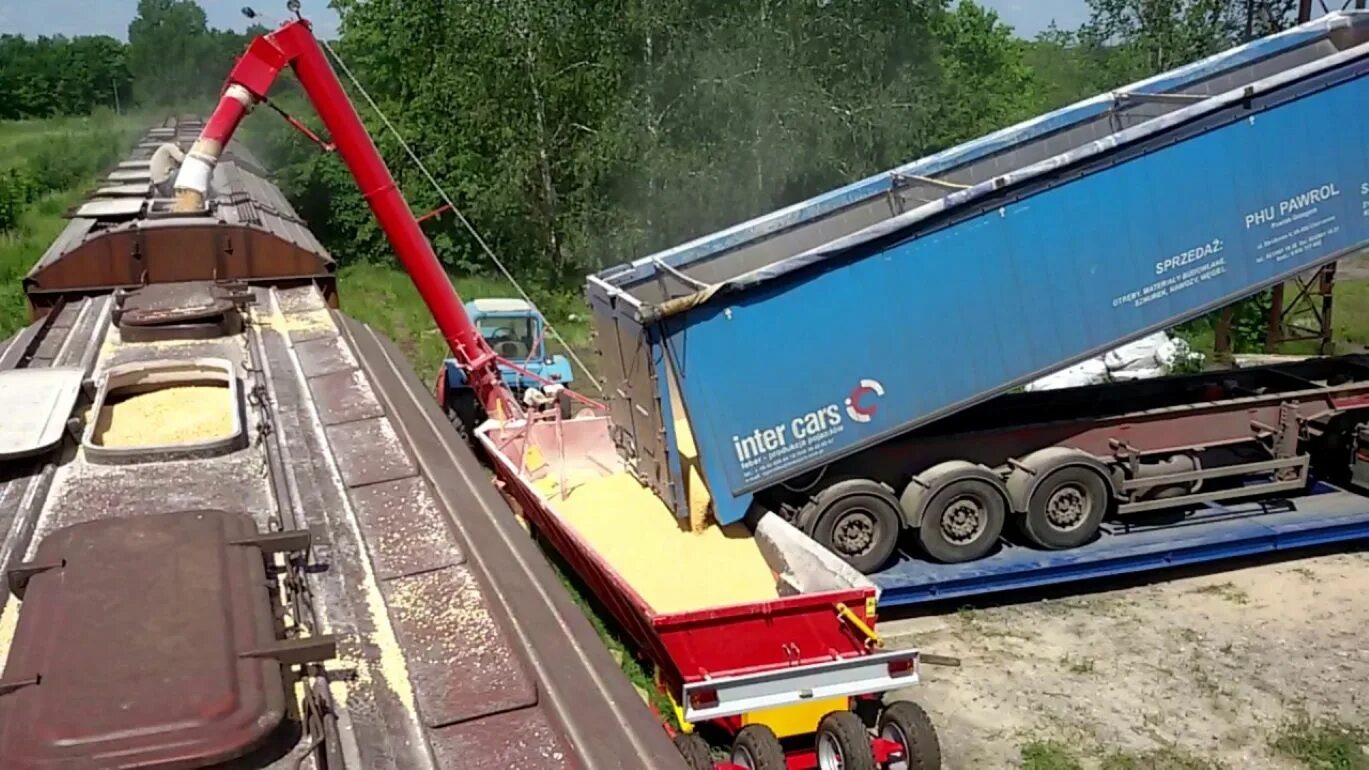 Погрузка железнодорожных грузов. Перегрузчик зерна в вагон. Перегрузочный Ковчег БНП 12. Бункер перегружатель БП-14. Разгрузка вагонов хопперов.